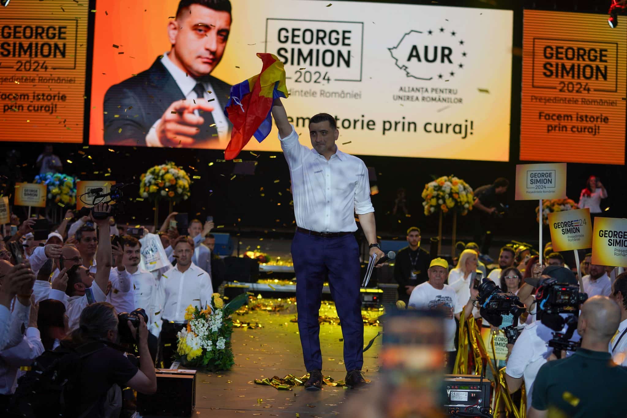 Simi George Refuz să îngenunchez în fața acestor trădători! Dacă și voi refuzați ...